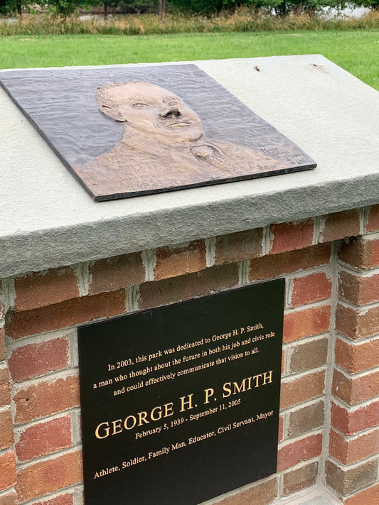 Public bronze statue and bronze plaque parks and buildings